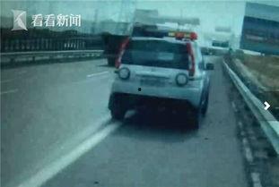 警察抓人现场吃瓜视频,网友直播吃瓜围观