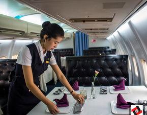 长龙航空空姐吃瓜视频,空中美食瞬间走红